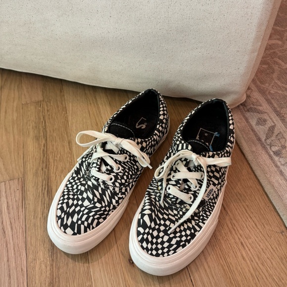 Vans Era in Wavy Checkerboard - Picture 2 of 6